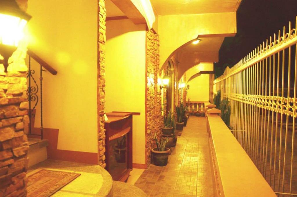 Casa D' Estrella Apartelle Balabag  Экстерьер фото