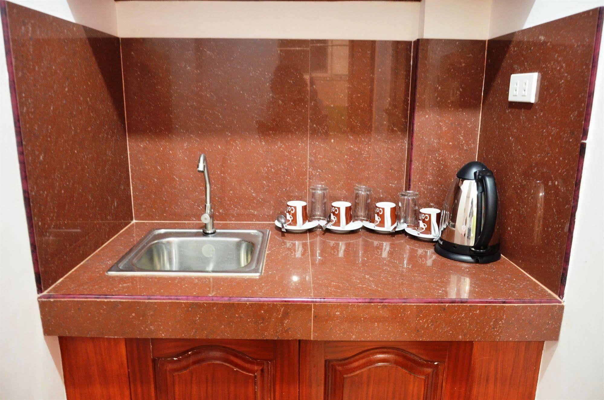 Casa D' Estrella Apartelle Balabag  Экстерьер фото
