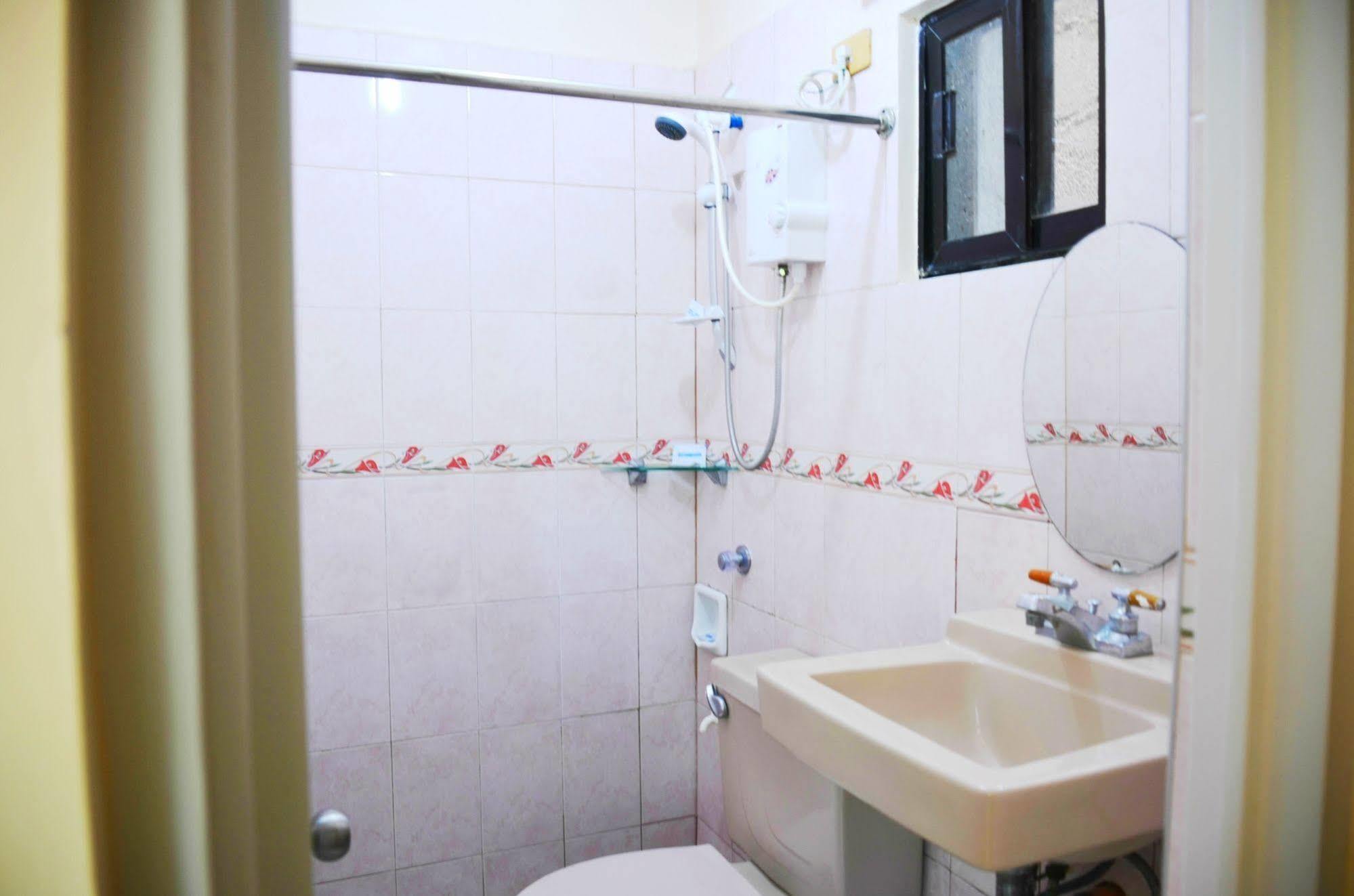 Casa D' Estrella Apartelle Balabag  Экстерьер фото
