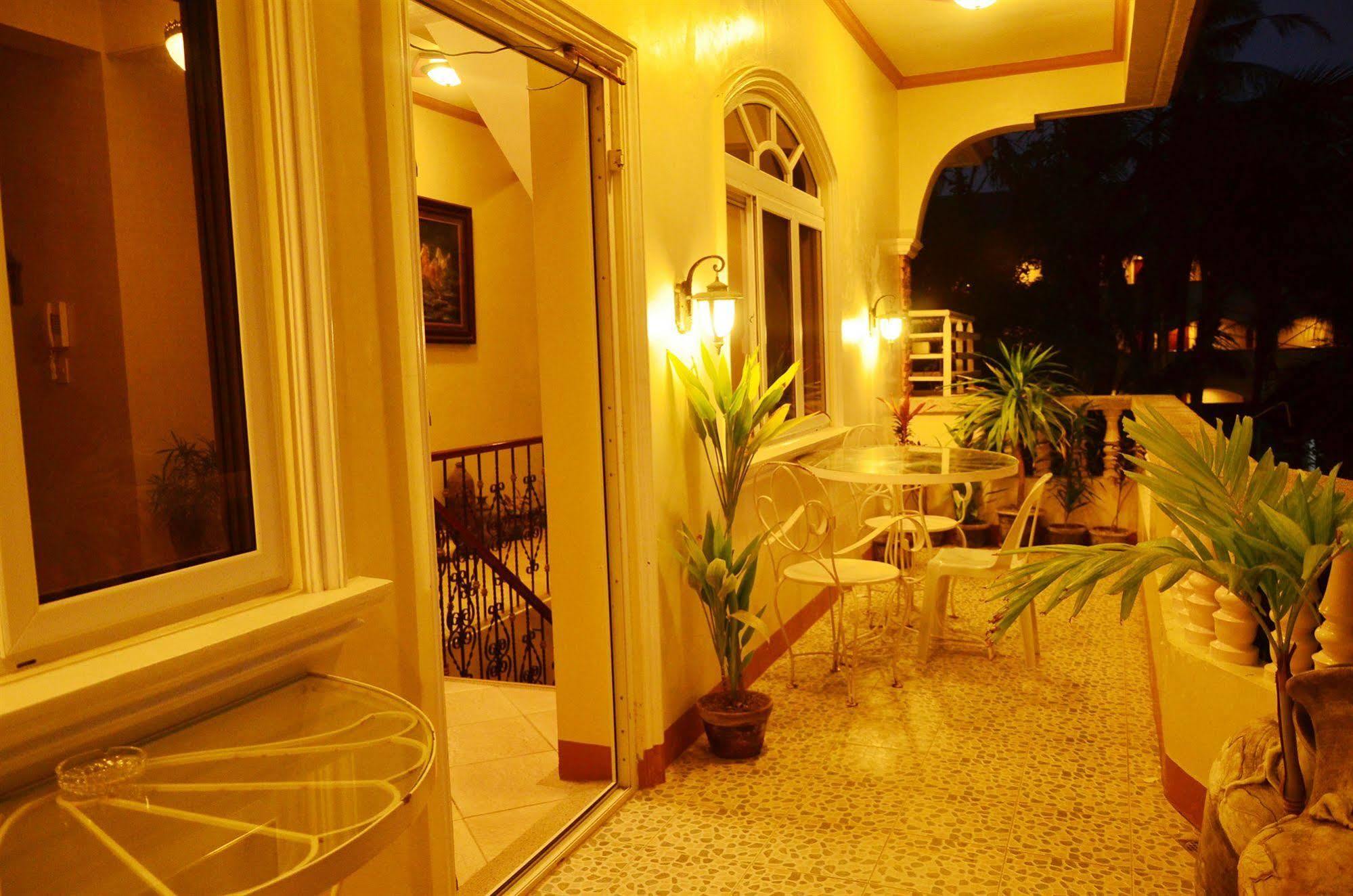 Casa D' Estrella Apartelle Balabag  Экстерьер фото