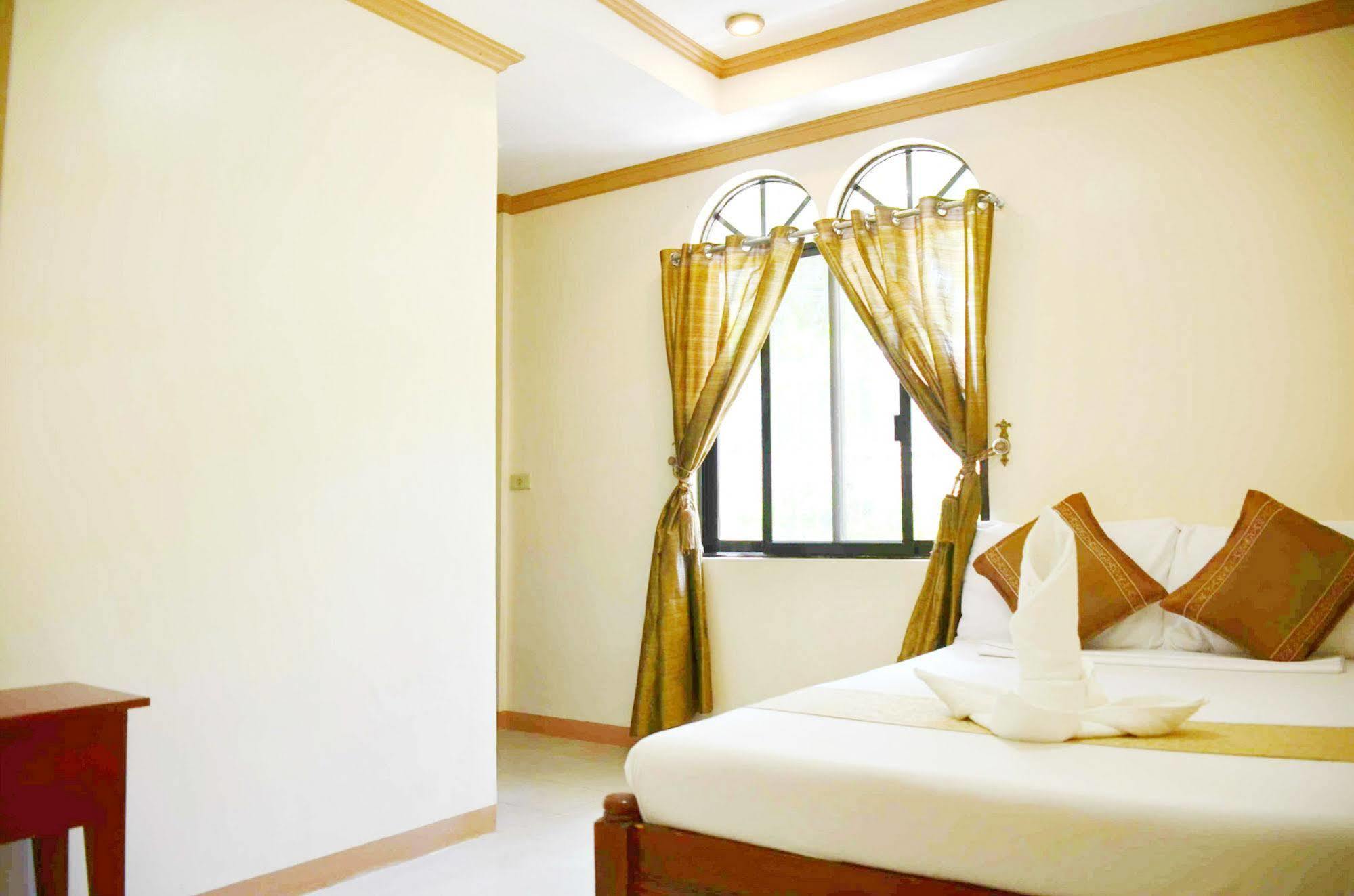 Casa D' Estrella Apartelle Balabag  Экстерьер фото