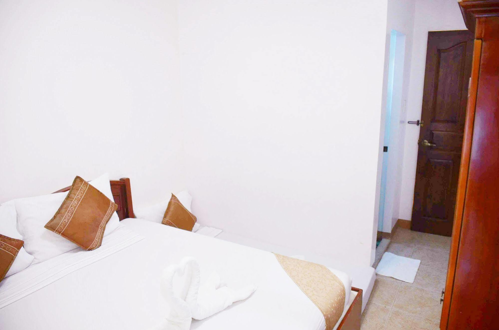 Casa D' Estrella Apartelle Balabag  Экстерьер фото